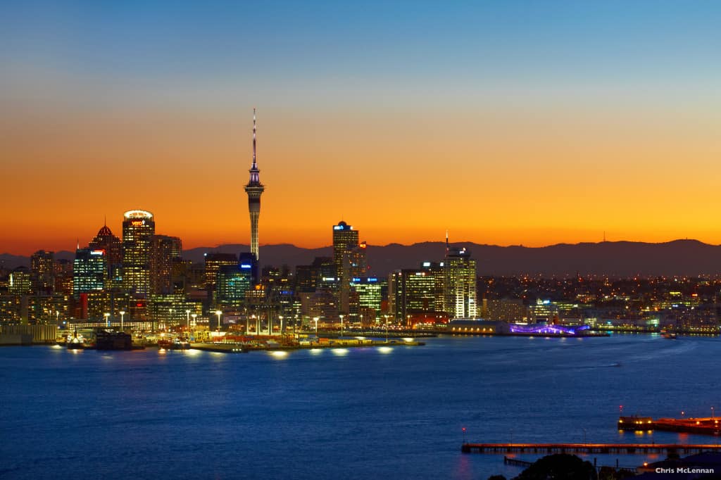 Auckland pada malam hari